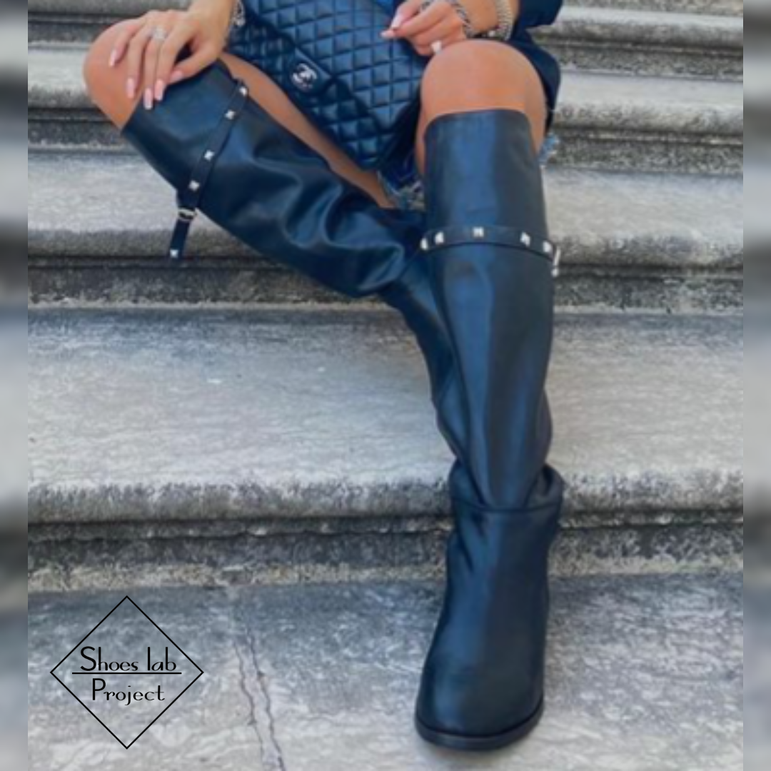 1135 - Black leather tubular boot