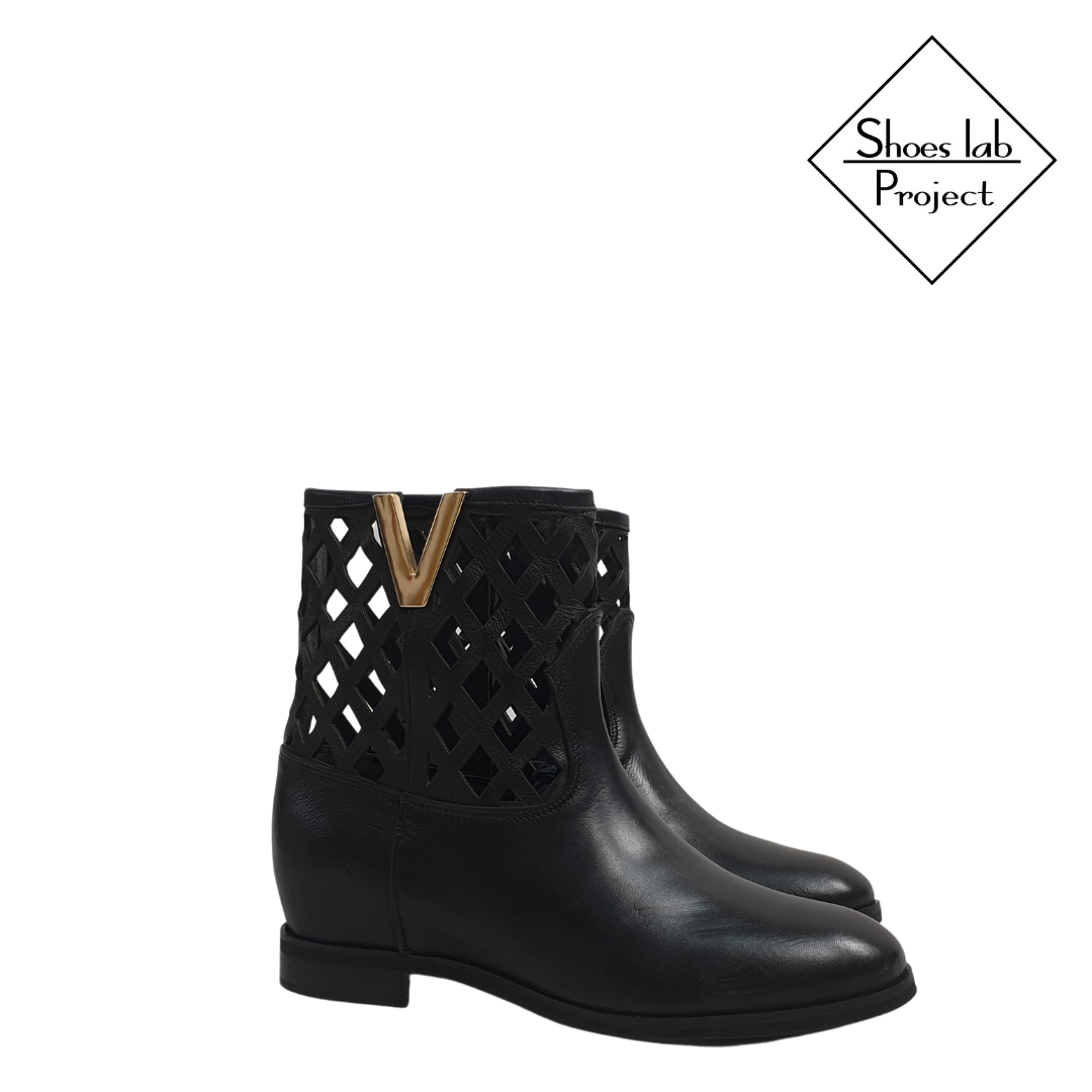 R130_NET - Tubular ankle boot in Genuine Black Perforated Leather with internal rise and Golden Accessory