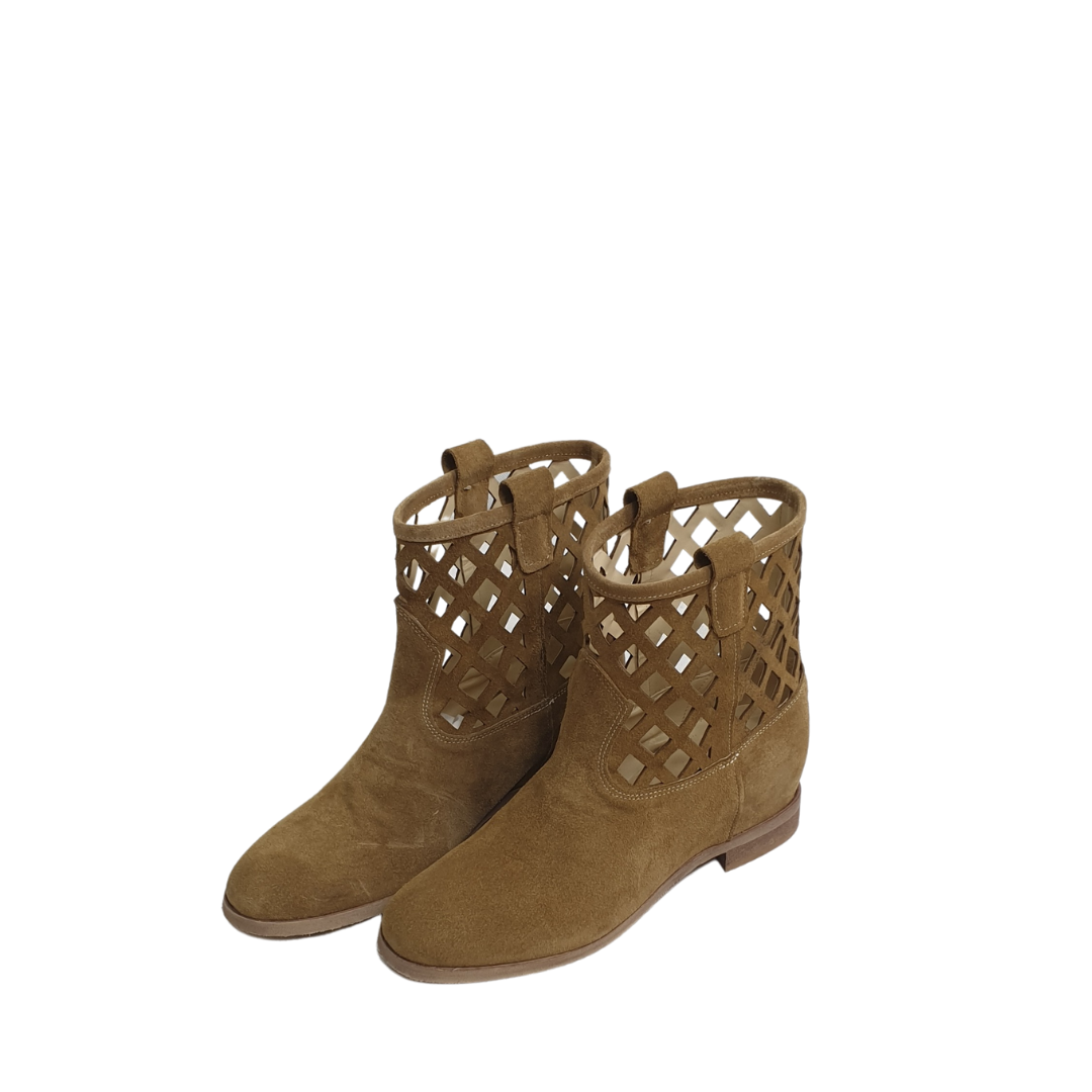 R25_NET - Tubular ankle boot in perforated real suede with internal lift