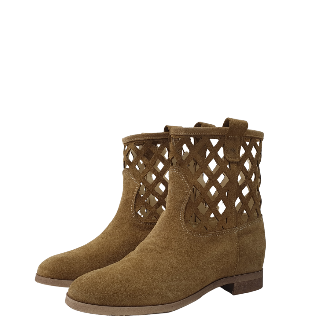 R25_NET - Tubular ankle boot in perforated real suede with internal lift