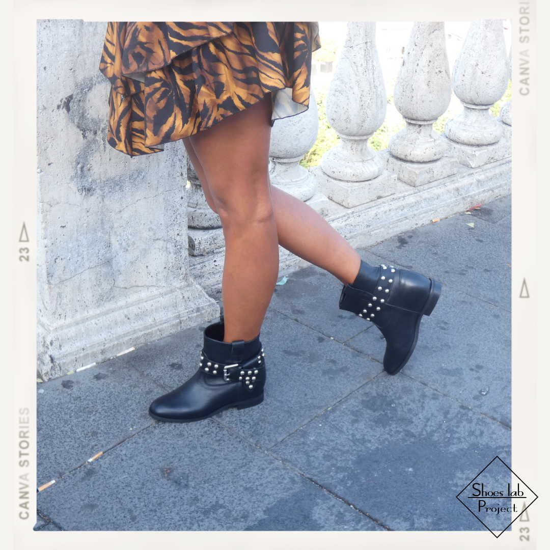 R25 BELT - Genuine Leather tubular ankle boot with studded strap and internal rise