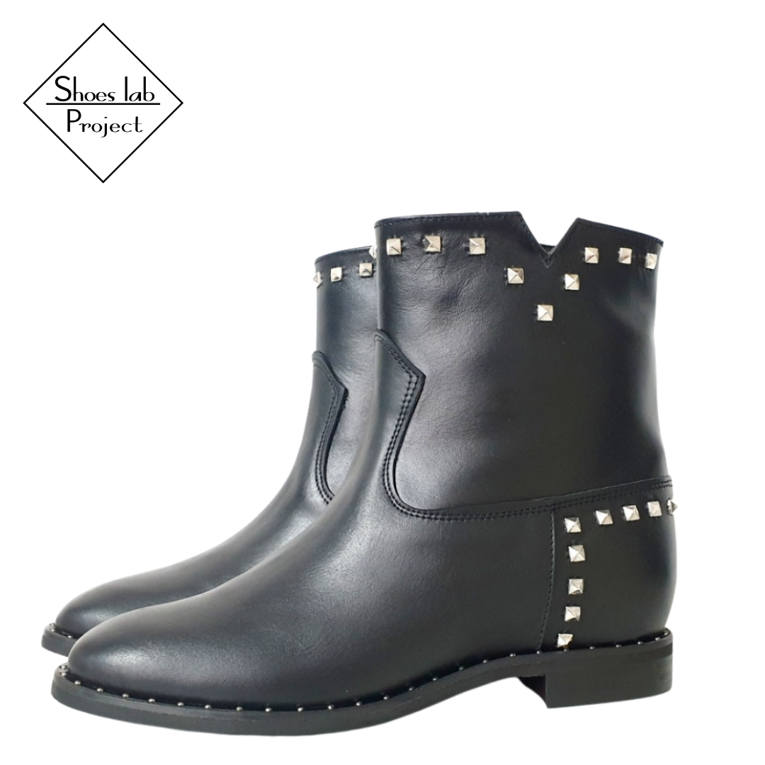 R145 - Genuine Leather tubular ankle boot with studs and internal rise